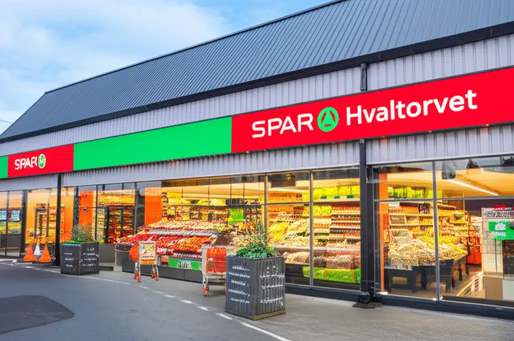SPAR Hvaltorvet 1 SPAR Hvaltorvet: Nærbutikk med ferske varer og tilbud