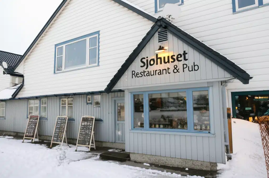 Sjøhuset Restaurant & Pub 1 Sjøhuset Restaurant & Pub - Nyt god mat og drikke ved sjøen